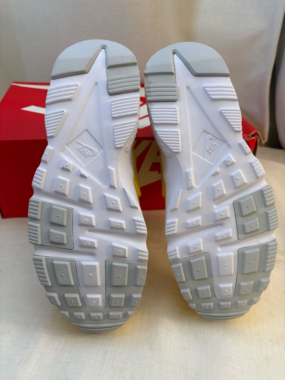 Nike Huarache BUNDLE Red & Yellow Sneakers Size 6Y (2 Pairs) NEW - Picture 11 of 15